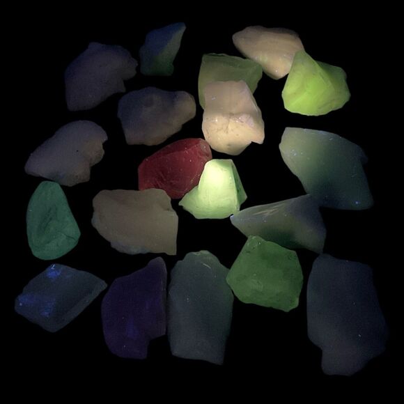 Art Glass Cullet Glowing Manganese Uranium Glass Bulk Assortment 3 LBS #5GA3 - Picture 2 of 10